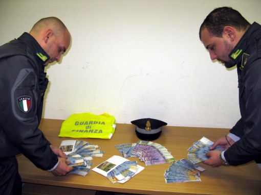 Denaro Guardia di Finanza 2