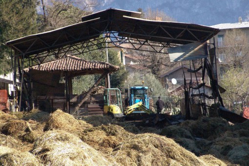 Incendio fienile valmadrera (2)