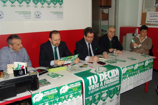 Lega Nord - presnetazione referendum (2)