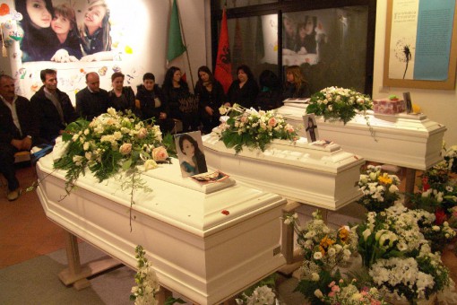 Ultimo saluto lecchese alle bimbe - Chiuso (1)