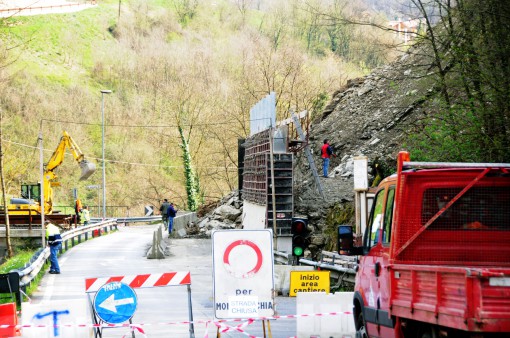 TORRE DE' BUSI = FRANA LUNGO LA SP177 ( STRADA PROVINCIALE 177 PER CAPRINO BERGAMASCO ) - STRADA INTERROTTA AL TRANSITO