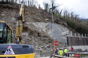 TORRE DE' BUSI = FRANA LUNGO LA SP177 ( STRADA PROVINCIALE 177 PER CAPRINO BERGAMASCO ) - STRADA INTERROTTA AL TRANSITO