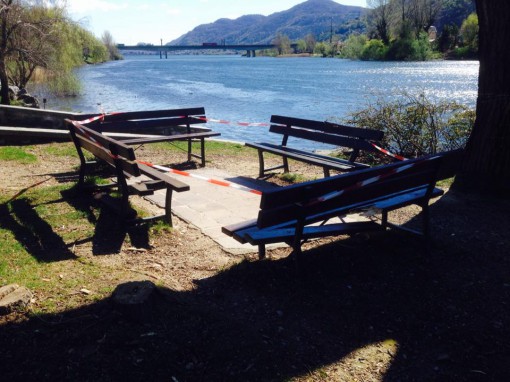 panchine rotte - piazza Era (1)