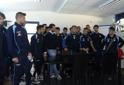 Calcio Lecco - squadra in sala stampa