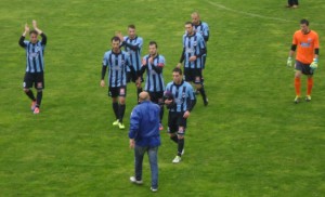 Sport - Inveruno Lecco . giocatori sotto la tribuna