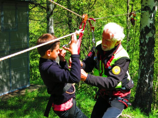 Alunni elementari Suello lezione soccorso alpino montagna (28)
