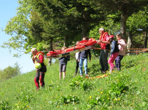 Alunni elementari Suello lezione soccorso alpino montagna (5)