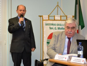 Al microfono il presidente dell'Aido provinciale di Lecco, Carlo Casari.