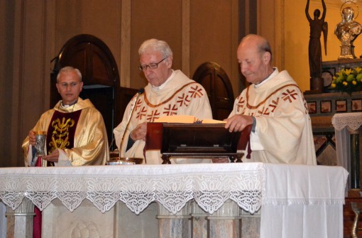 Da sinistra il parroco don Pietro Mitta, don Ambrogio Balatti e don Vittorio Bianchi.