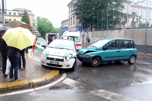 GRAVE INCIDENTE STRADALE IN VIA DANTE A LECCO - LECCO 11 MAGGIO 2014