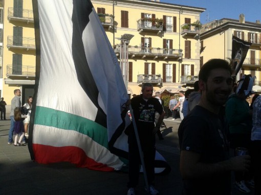 Juventini festeggiano in piazza 4 maggio 2014 (1)