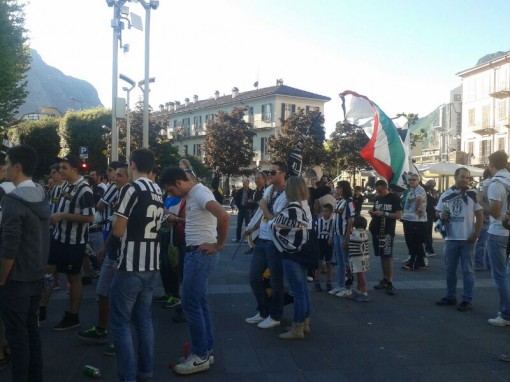 Juventini festeggiano in piazza 4 maggio 2014 (5)