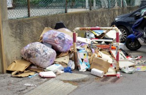 Rifiuti davanti badoni (1)