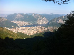 Una veduta di Lecco dal sentiero "La Staffa"