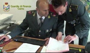 finanza truffa plastico