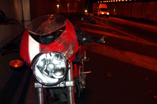 incidente attraversamento moto (2)