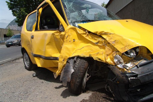 scontro albero viale valsugana (4)