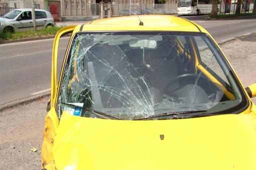 scontro albero viale valsugana (6)