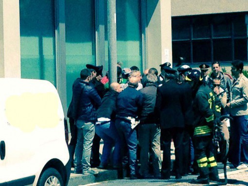 tenta darsi fuoco (8)