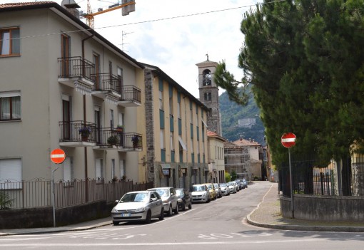 Un tratto di via XXIV Maggio, dove tornerà la sosta a disco orario.