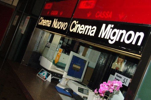 La biglietteria dei cinema Nuovo e Mignon, chiusi nel giugno del 2014