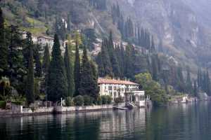 Il parco di Villa Monastero sarà, con il giardino di Villa Cipressi, il paslcoscenico naturale dello spettacolo di sabato 12 luglio a Varenna.