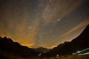 L'immagine del cielo durante una notte al Tor Des Geants