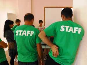 alcuni volontari all'opera