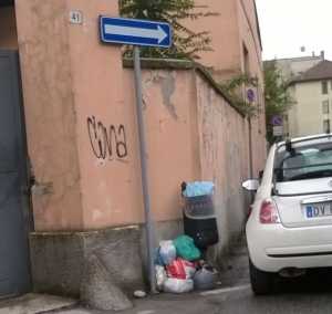 rifiuti per le strade - Lecco