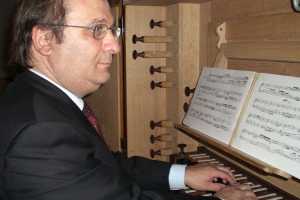 Il musicista varennese Ennio Cominetti.