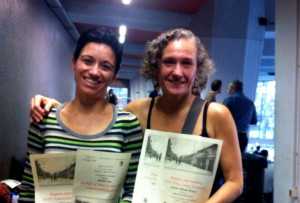 Fabiola Bertassi, a destra, protagonista al Memorial di nuoto a Bergamo.