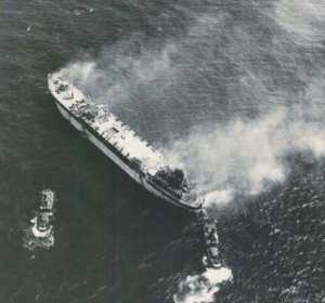 La "Heleanna" in fiamme. E' il 28 agosto del '71.
