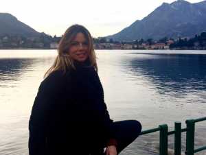 Paola Perego sul lungolago di Lecco