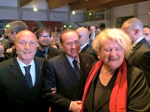 Da sinistra Francesco Silverij, Silvio Berlusconi e il candidato sindaco Maria Lidia Invernizzi.