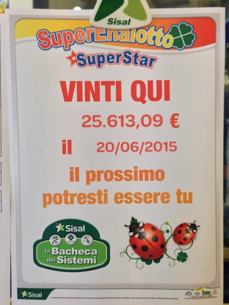 Il cartello che annuncia la vincita