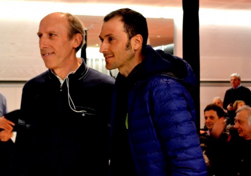 Il ciclista Ivan Basso a fianco di don Agostino Frasson a Casa don Guanella a Lecco nel gennaio 2014.