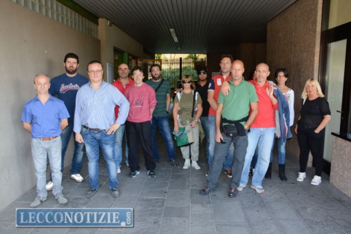 Il presidio dei lavoratori all'estero della sede della Provincia 