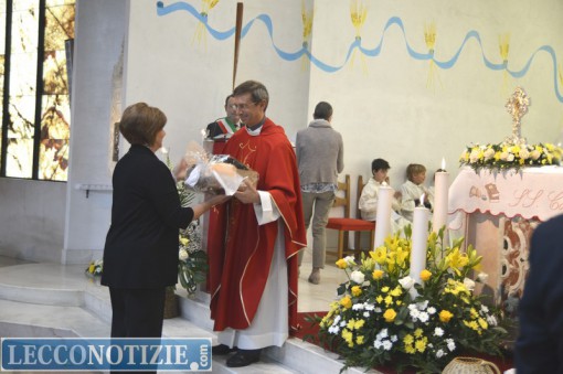 Don Luca Testa riceve l'orologio