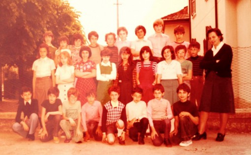 Gli alunni della quinta elementare della scuola di Molina posano per la foto di gruppo: sono i primi anni Settanta.