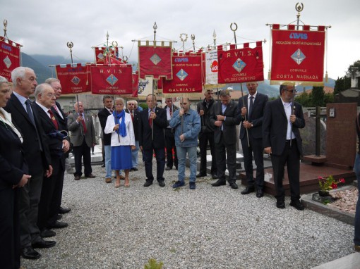 Omaggio alla tomba di Cornara