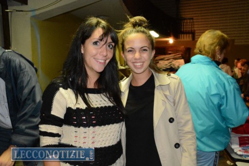 A sinistra  Maria Celeste Dossi insieme a una volontaria