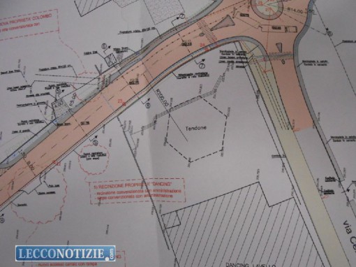 particolare riguardante l'entrata/uscita dalla discoteca dancing