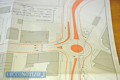 La rotonda che potrebbe sorgere in viale Costituzione, eliminando i semafori che oggi regolano l'incrocio