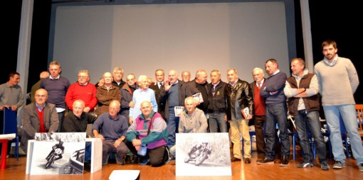 Foto di gruppo al termine della serata dedicata alla Ballabio-Piani Resinelli, la "grande salita".