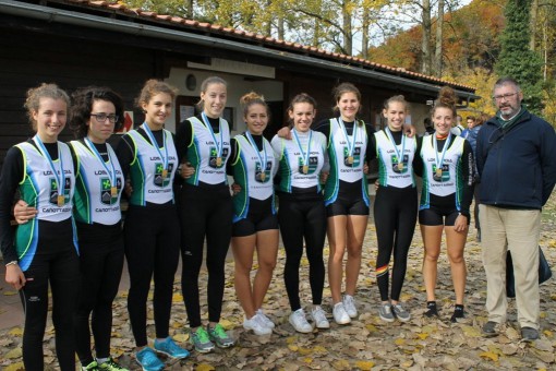 Aurora Arieti e Benedetta Zucchi, rispettivamente seconda e terza da sinistra, con l'equipaggio c