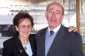 Luigi Castagna (nella foto con sua moglie Marisa) compie oggi 90 anni.