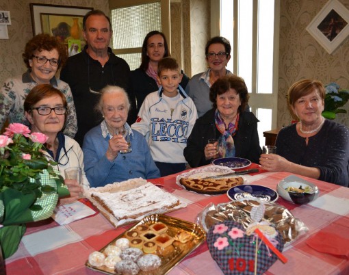 Festa oggi a Mandello per i 101 anni di Giuseppina Ratti Fasoli.