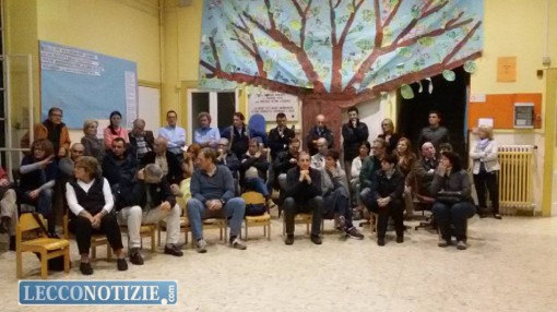 Parte dei cittadini presenti all'incontro con l'assessore alla Viabilità