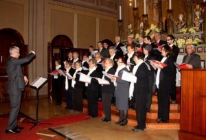 La Schola cantorum del Sacro Cuore diretta dal maestro Massimo Gilardoni.