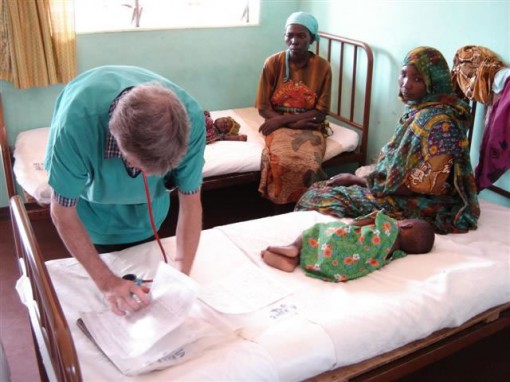 I medici dell'associazione Amici Di Goundi al lavoro nell’ospedale